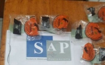 CDP apreende meio quilo de drogas