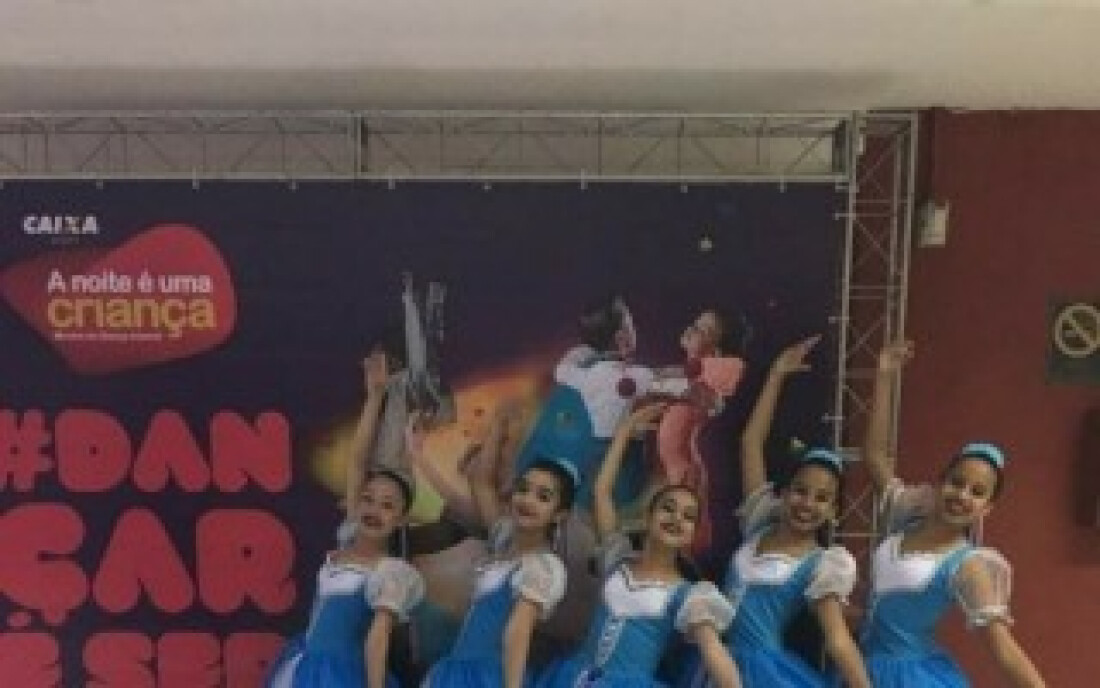 Grupo de Ballet se apresenta em Joinville