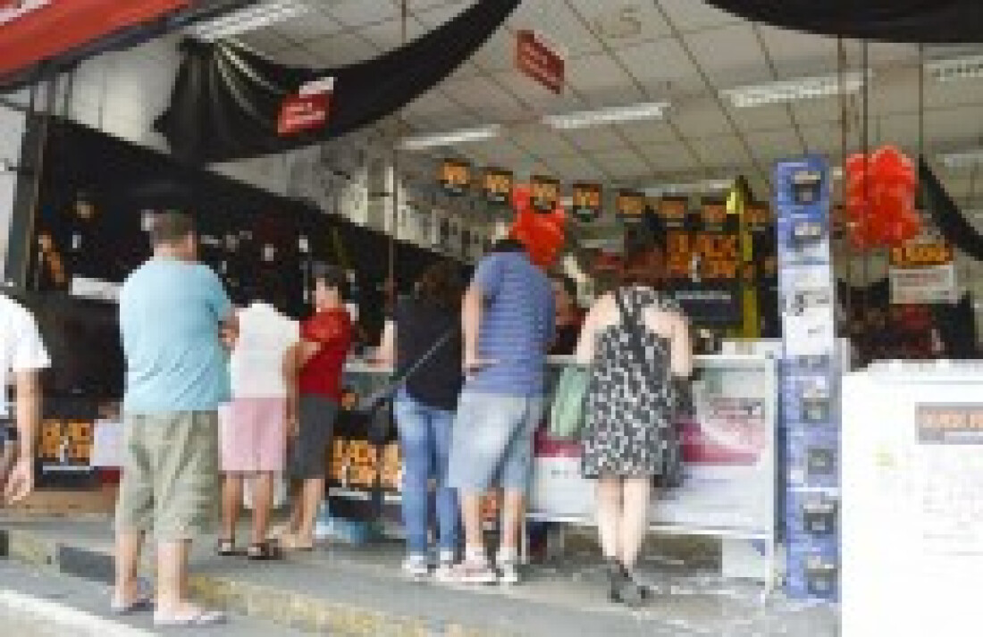 Black Friday: comércio da região pode atender até 23h