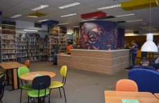 Biblioteca é refúgio daqueles que apreciam uma boa história