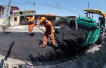Cidade Edson passa por serviços de recapeamento