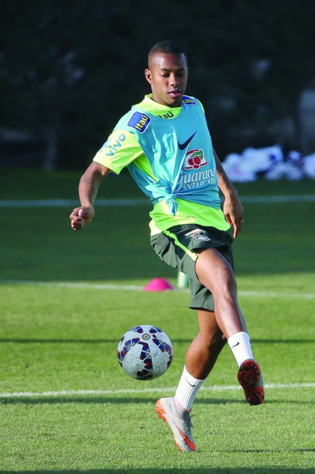 Acusado de violência sexual, Robinho é condenado a 9 anos