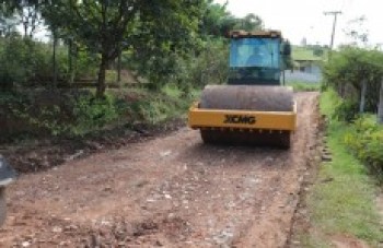 Estradas do Caulim e do Kisaki recebem serviços de manutenção