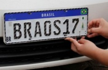 Placas do Mercosul passam a ser obrigatórias nas cidades da região