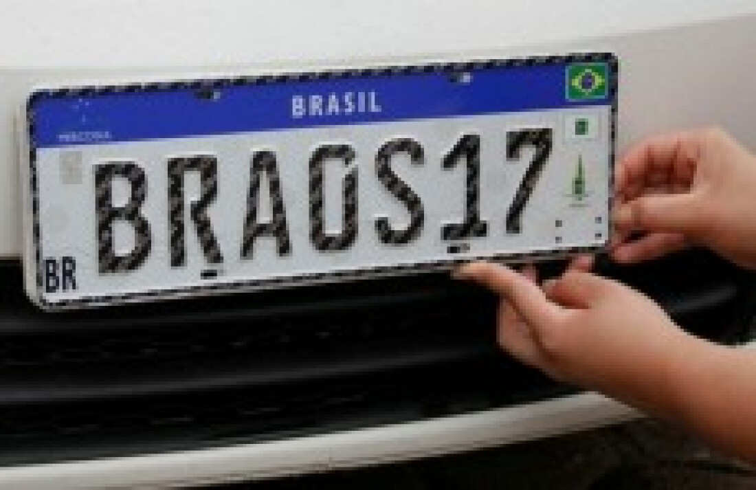 Placas do Mercosul passam a ser obrigatórias nas cidades da região