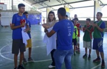 Liga Nacional faz visita ao projeto Mogi Basquete Jovem