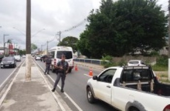 "Operação Bloqueio" multa motoristas