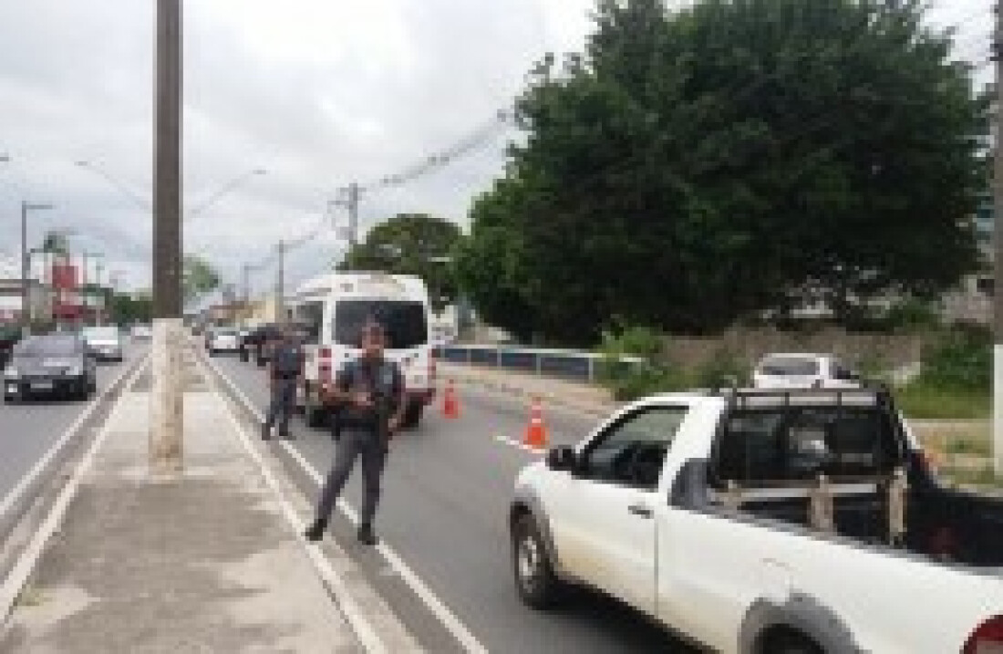 "Operação Bloqueio" multa motoristas