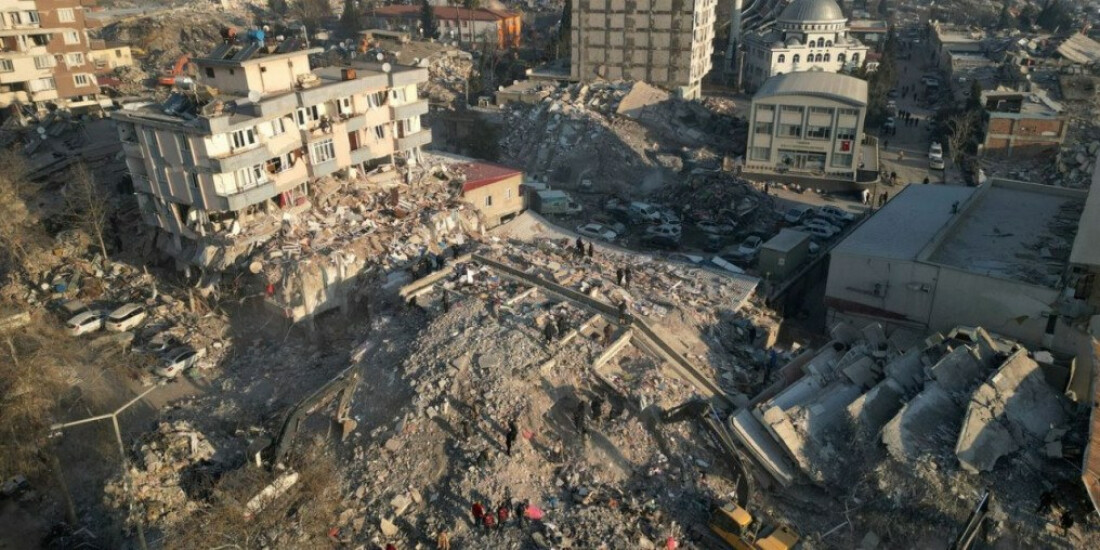 Voo da FAB traz ao Brasil 17 sobreviventes de terremoto na Turquia