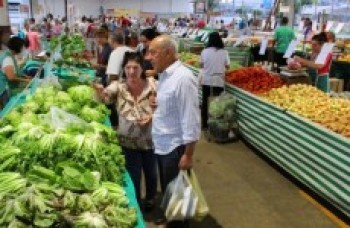 Feira Noturna completa 4 anos hoje com festa