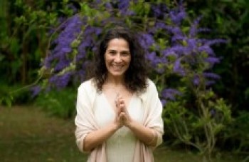 Instrutora de ThetaHealing ministra palestra em Mogi