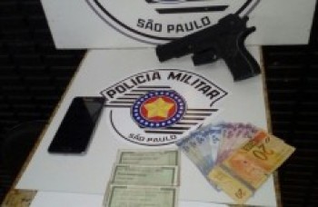 Trio é detido em Ferraz durante assalto a carro