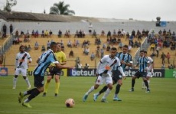 Torcedor morre após passar mal durante jogo no Nogueirão