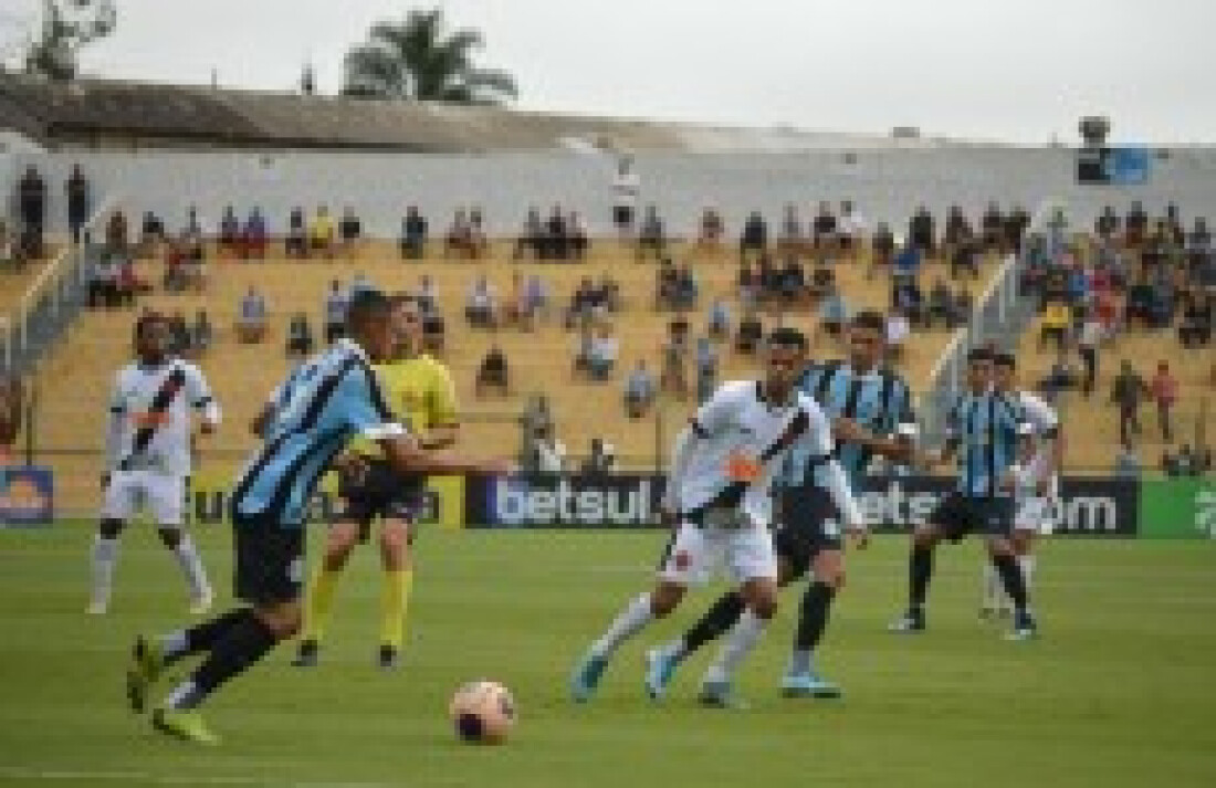 Torcedor morre após passar mal durante jogo no Nogueirão
