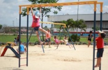 Parques são opções de lazer para as famílias