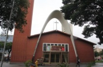 Procissão pelas ruas centrais reúne devotos de São Sebastião