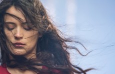 Clara, de Bianca Bin, vira o jogo em "O Outro Lado do Paraíso'