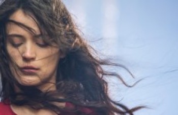 Clara, de Bianca Bin, vira o jogo em "O Outro Lado do Paraíso'