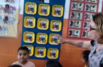 Creche realiza evento com quadros de Romero Britto