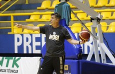 Sem Gruber, Guerrinha diz que time precisa se superar