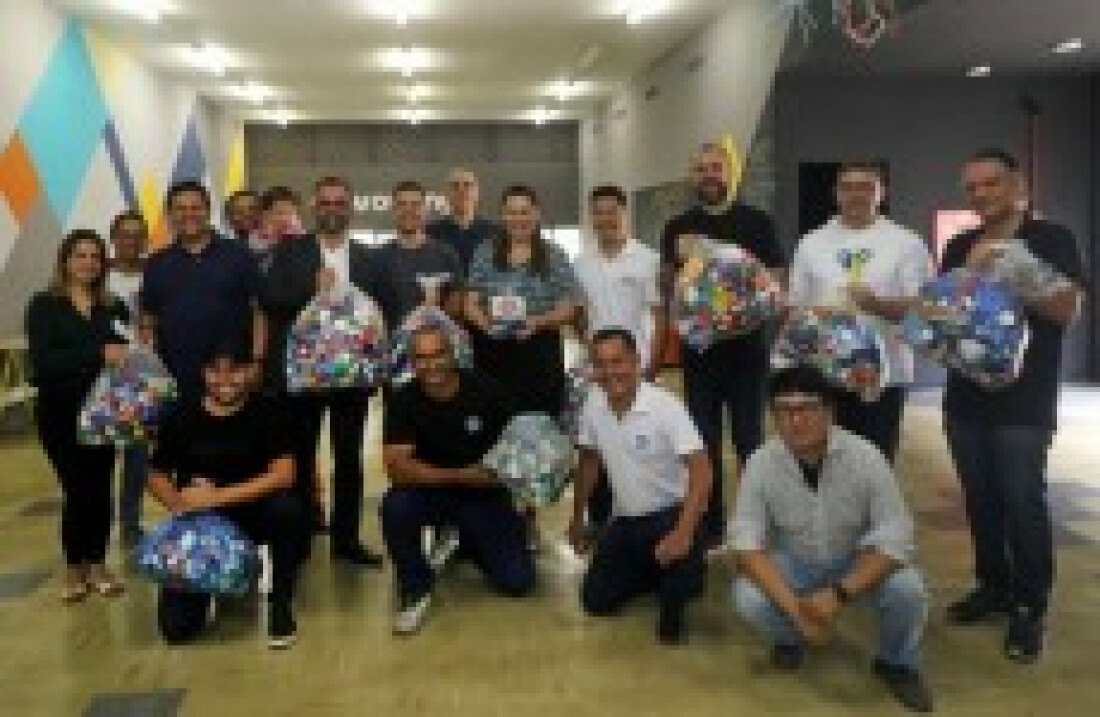 Polo Digital entrega doação para o 'Tampinha Solidária'