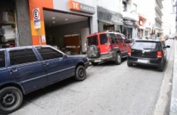 Comerciantes aprovam volta de vagas de veículos nas ruas