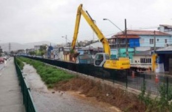 Córrego do Gregório recebe limpeza