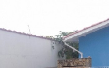 Piscina não recebe limpeza há 5 meses
