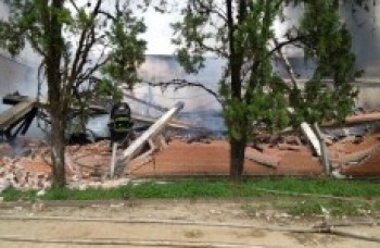 Incêndio destrói galpão de fábrica de tecelagem