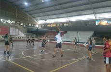 Esporte e Lazer oferece aulas gratuitas para vôlei