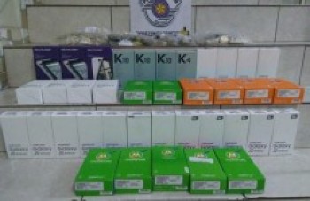 Criminosos roubam 37 celulares de loja