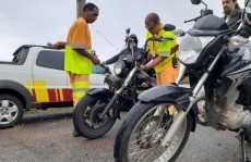 Conscientização aborda 56 motociclistas