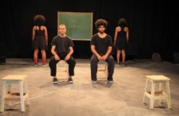 Grupo teatral de Heliópolis discute busca do aprender