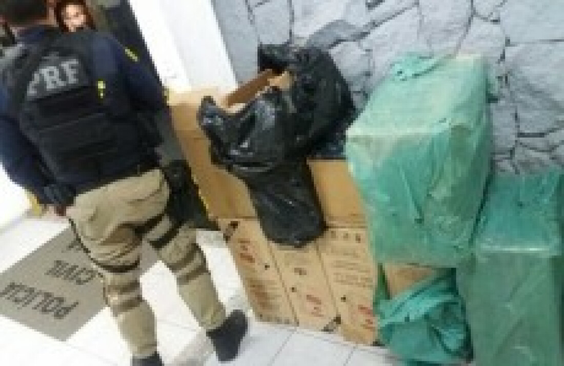 PRF apreende cigarros em Arujá