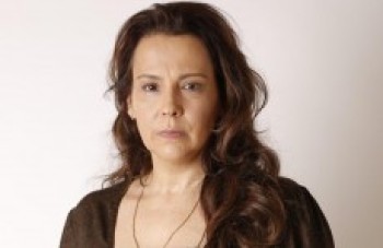 Atriz ganha espaço em "Além do tempo"