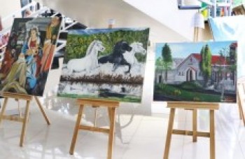 Ferraz realiza exposição de artes plásticas