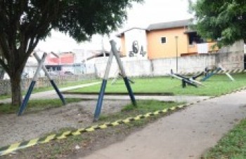 Parlamentar fez solicitação de reparos na praça em junho