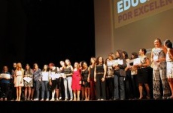 Mogi premia educadores