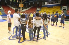 Crianças e adolescentes de Itaquá visitam o Mogi/Helbor