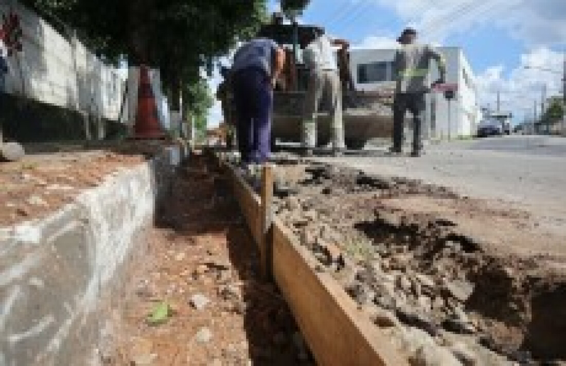 Rua Baruel começa a passar por manutenção asfáltica