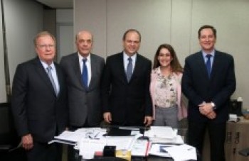 Nefrologistas solicitam a ministro revisão de verba