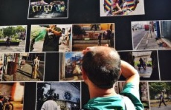 Coletivo fotográfico une foto e arte no Beco do Sapo