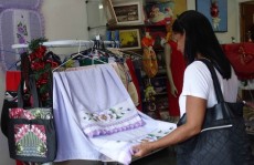 Bazar Solidário é opção para compras de Natal