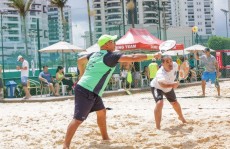 Beach Tennis reúne mais de 100 atletas