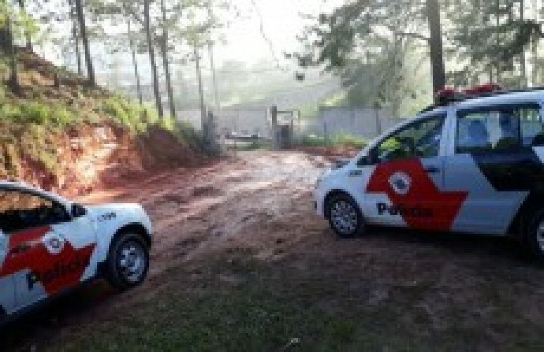 Polícia encontra duto clandestino