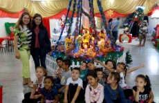 Casa do Papai Noel alegra as crianças