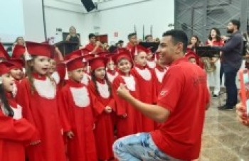 Alunos da rede pública contam com formaturas