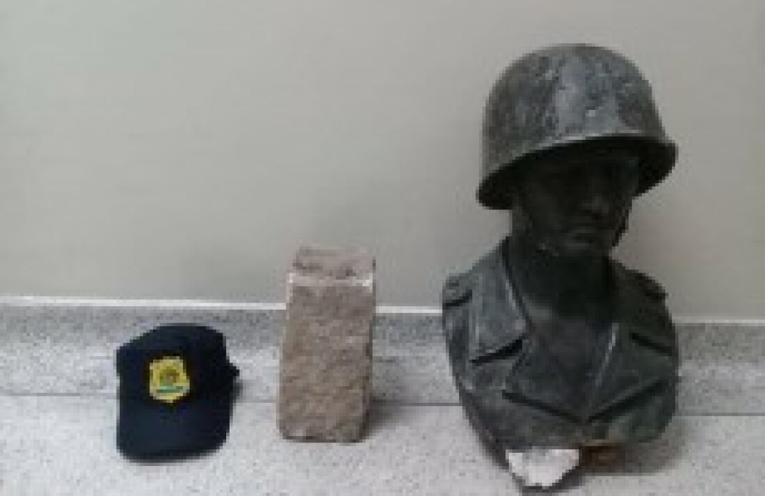 Criminoso tentam furtar monumento