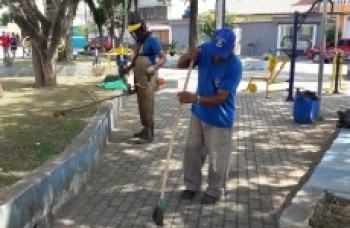 Secretaria realiza limpeza na Vila Bandeirantes