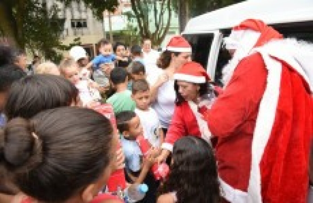 'Faça uma Criança Feliz' doa brinquedos em Itaquá